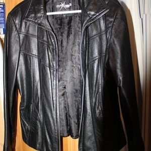 WOMAN'S LEATHER BLACK JACKET